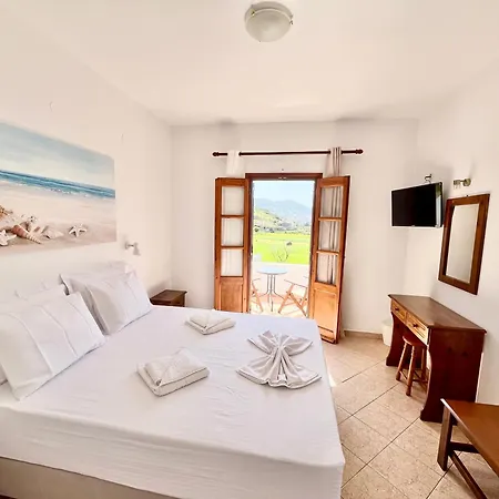 Nicolas Studios Aparthotel 3*