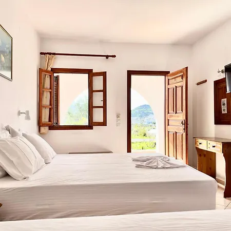 Nicolas Studios Aparthotel
