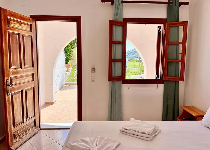 Nicolas Aparthotel 3*