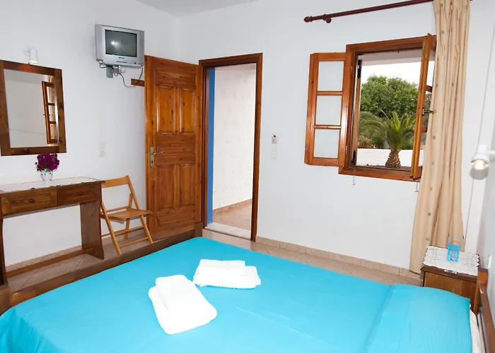 尼古拉斯公寓 3* 斯科拉