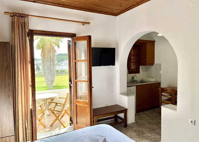 尼古拉斯公寓 3* 斯科拉